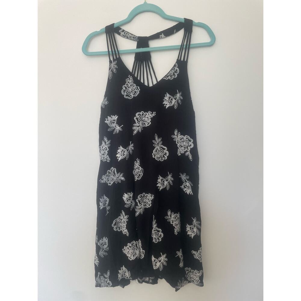 Sequin Hearts Black & White Floral Embroidered Strappy Mini Dress Sz Medium